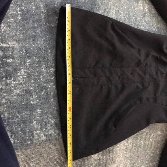 Ladies Lululemon transitional coat, like new - Picture 14 of 14